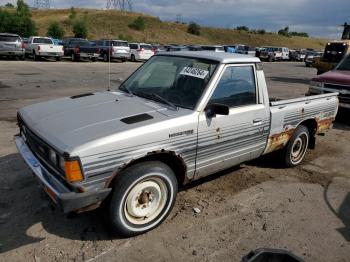  Salvage Datsun 720 Standa