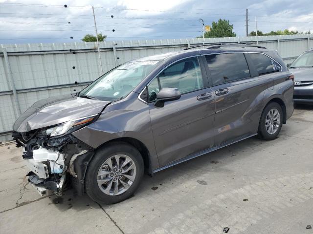  Salvage Toyota Sienna