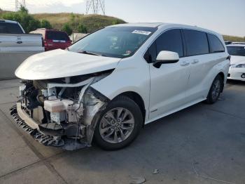  Salvage Toyota Sienna