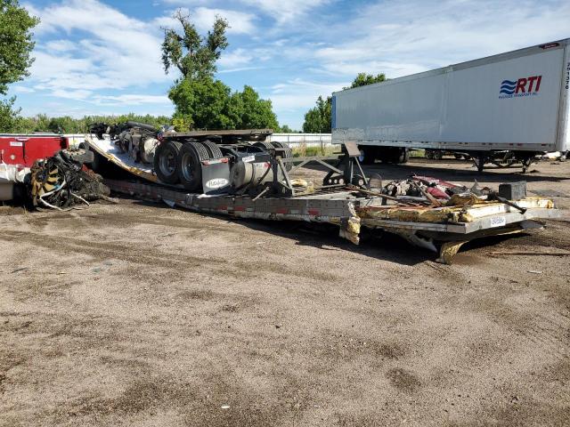  Salvage Peterbilt 587