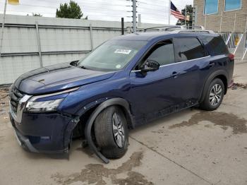  Salvage Nissan Pathfinder