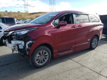  Salvage Toyota Sienna