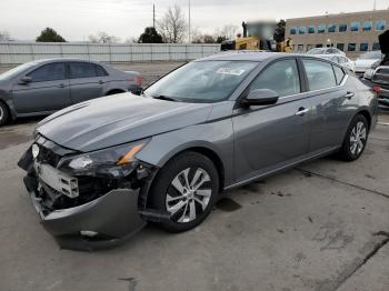  Salvage Nissan Altima