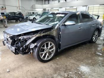  Salvage Nissan Maxima