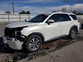  Salvage Nissan Pathfinder