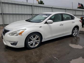  Salvage Nissan Altima