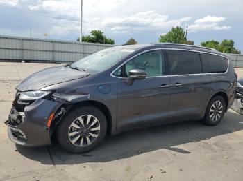  Salvage Chrysler Pacifica