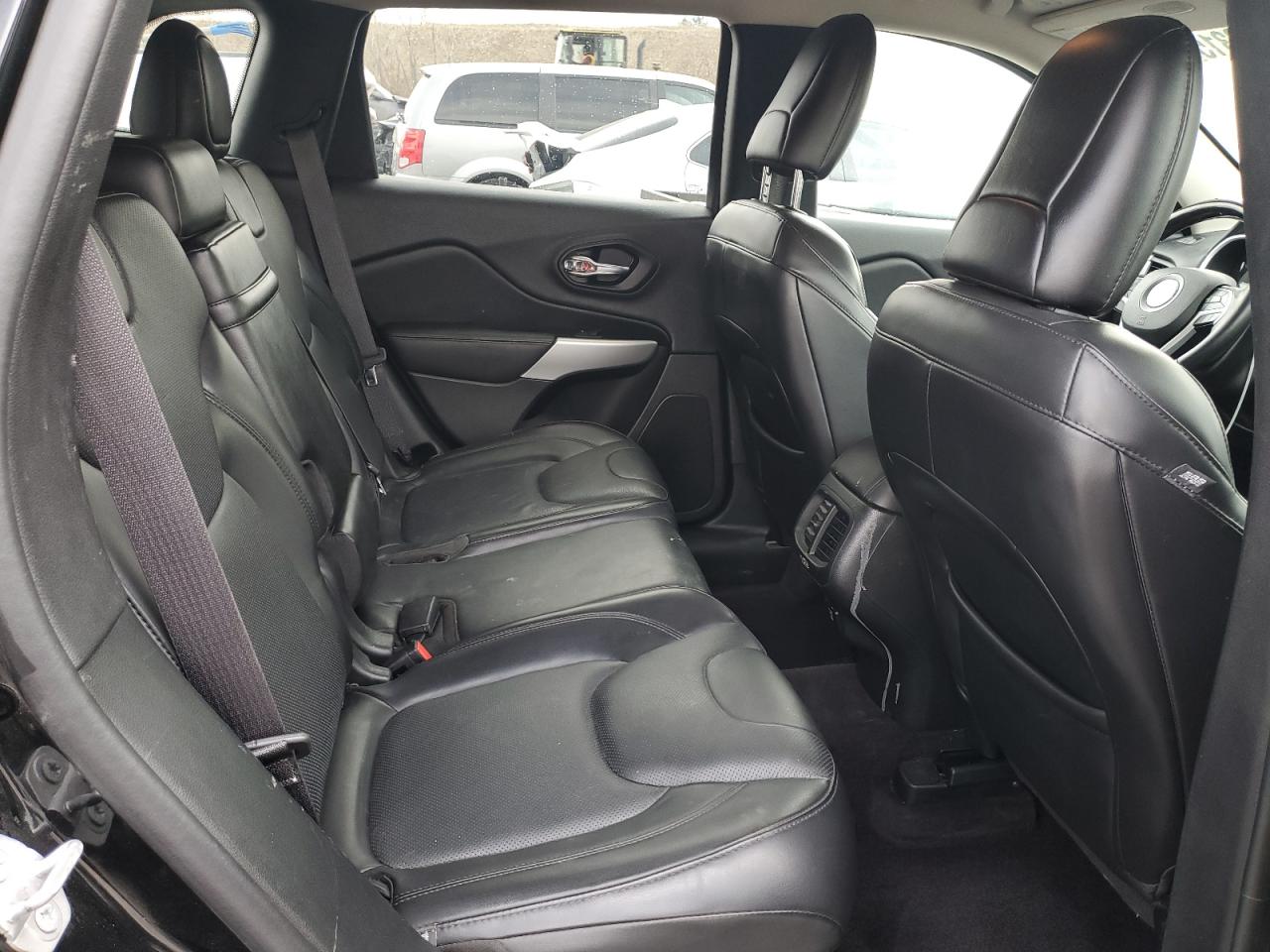 Jeep Cherokee Overland Image 4