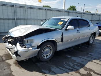  Salvage Lincoln Towncar