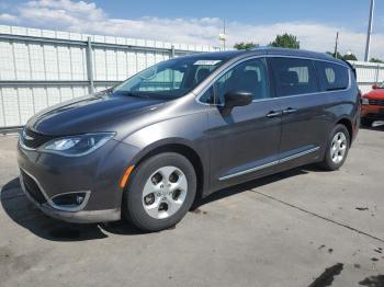  Salvage Chrysler Pacifica