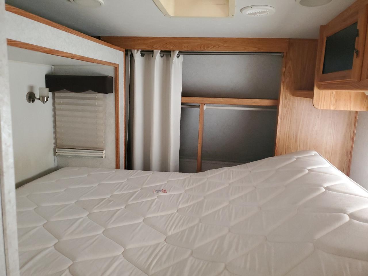 Victory Lane Camper Image 9