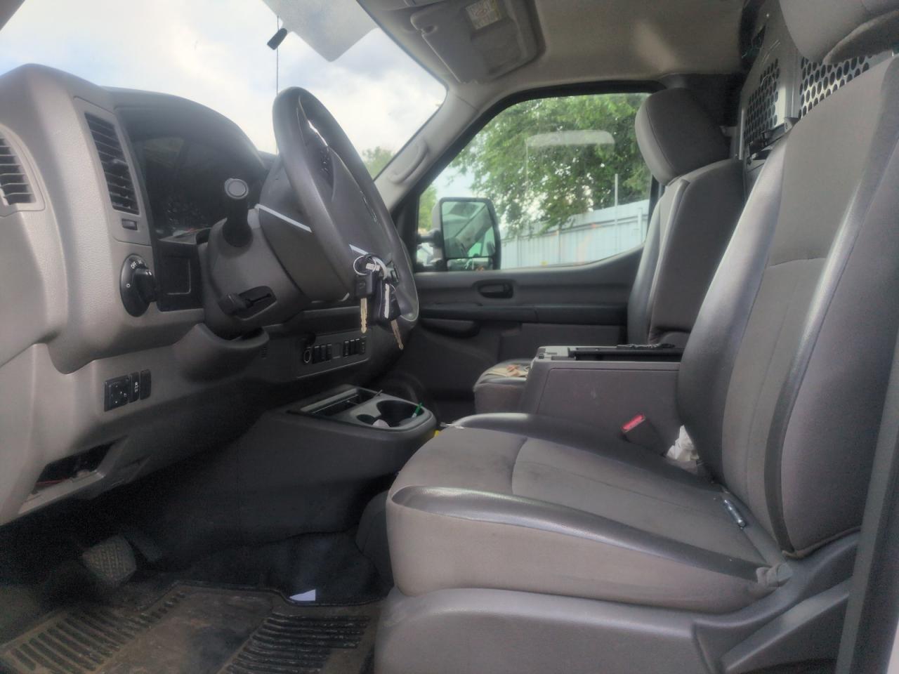 Nissan Nv 2500 S Image 5