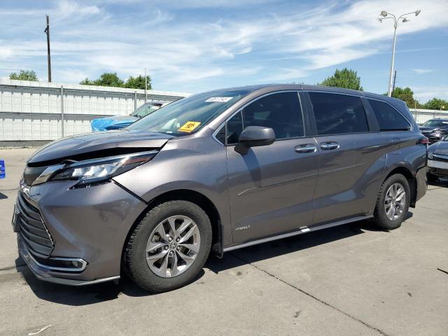  Salvage Toyota Sienna