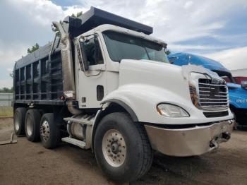  Salvage Freightliner Columbia 1