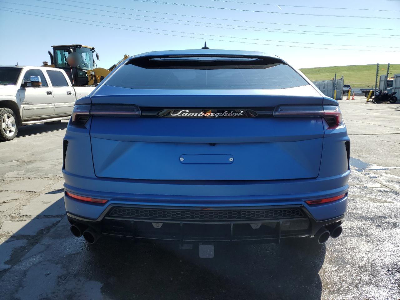 Lamborghini Urus Image 12