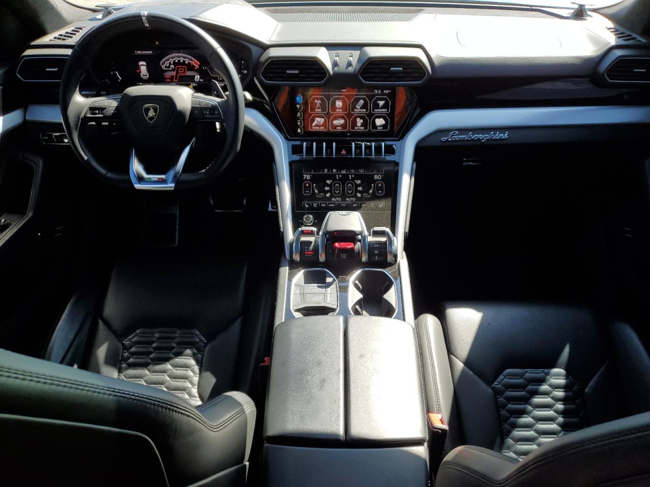 Lamborghini Urus Image 8