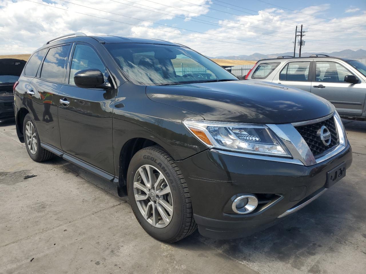 Nissan Pathfinder S Image 4