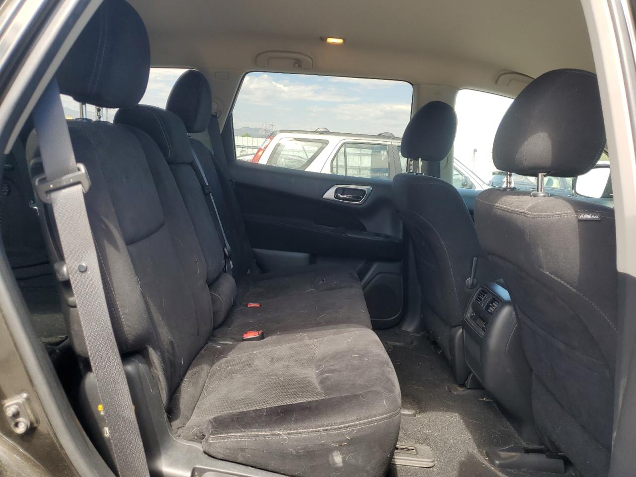 Nissan Pathfinder S Image 9