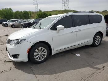  Salvage Chrysler Pacifica