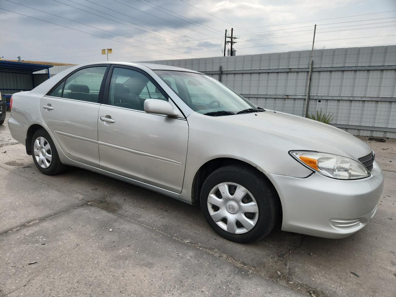 Toyota Camry Le Image 3