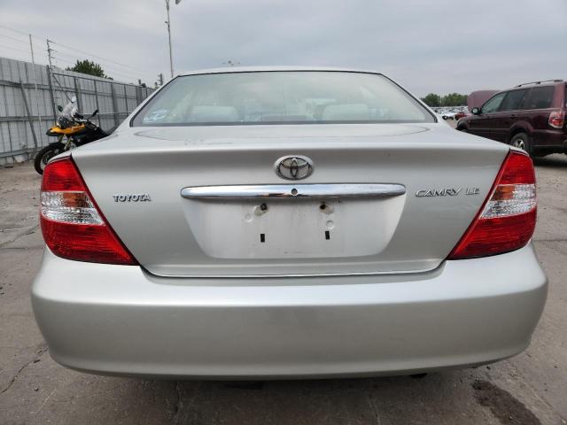 Toyota Camry Le Image 10