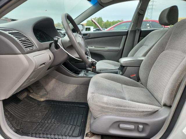 Toyota Camry Le Image 5