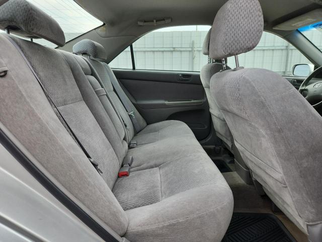 Toyota Camry Le Image 2