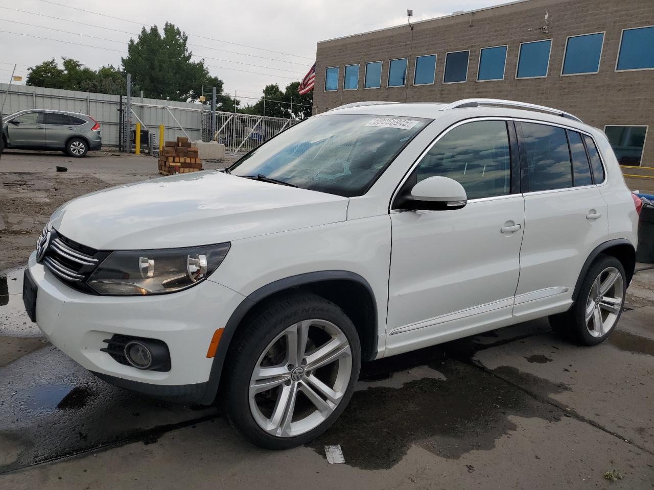 Volkswagen Tiguan S Image 1
