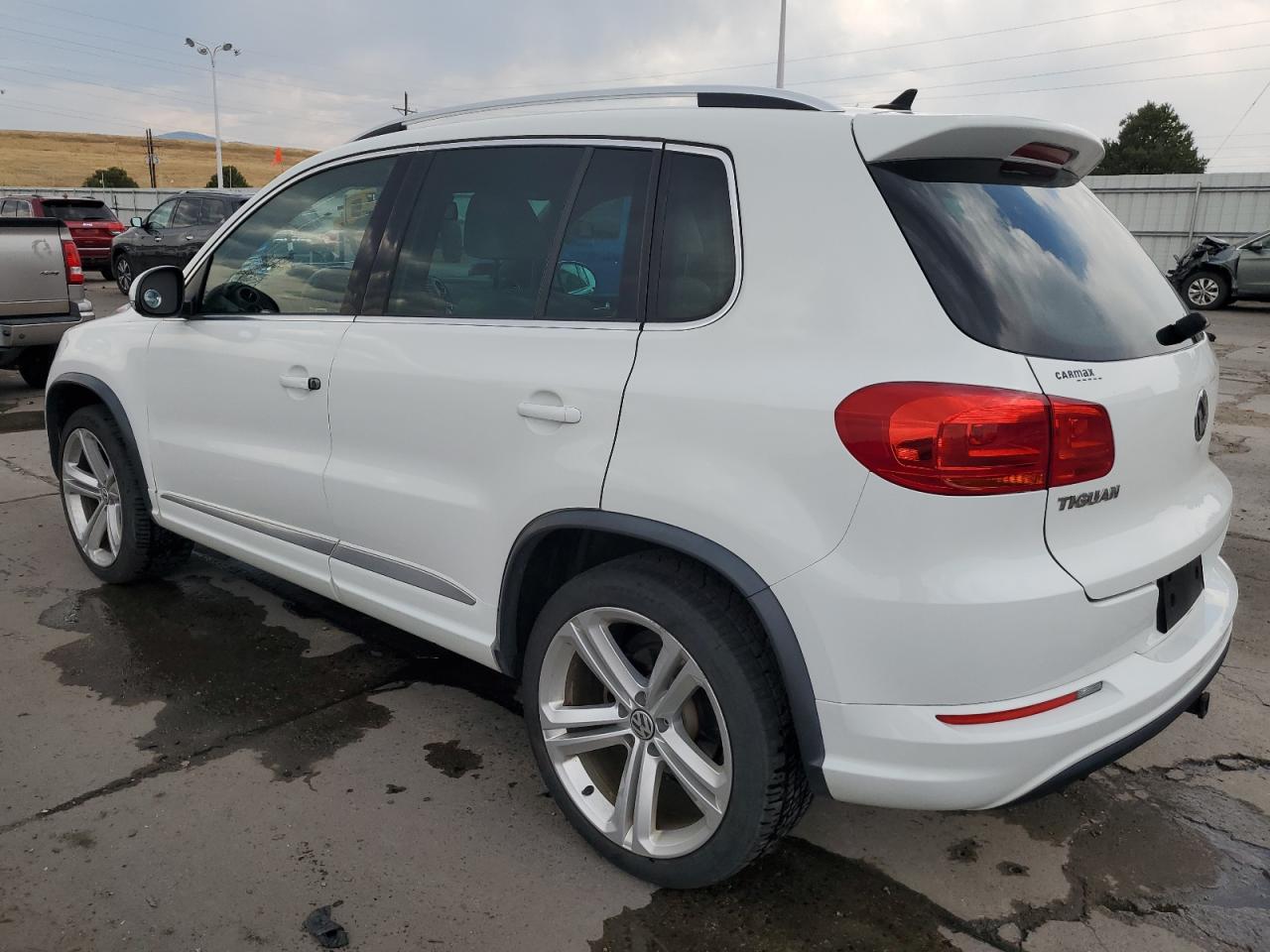 Volkswagen Tiguan S Image 10