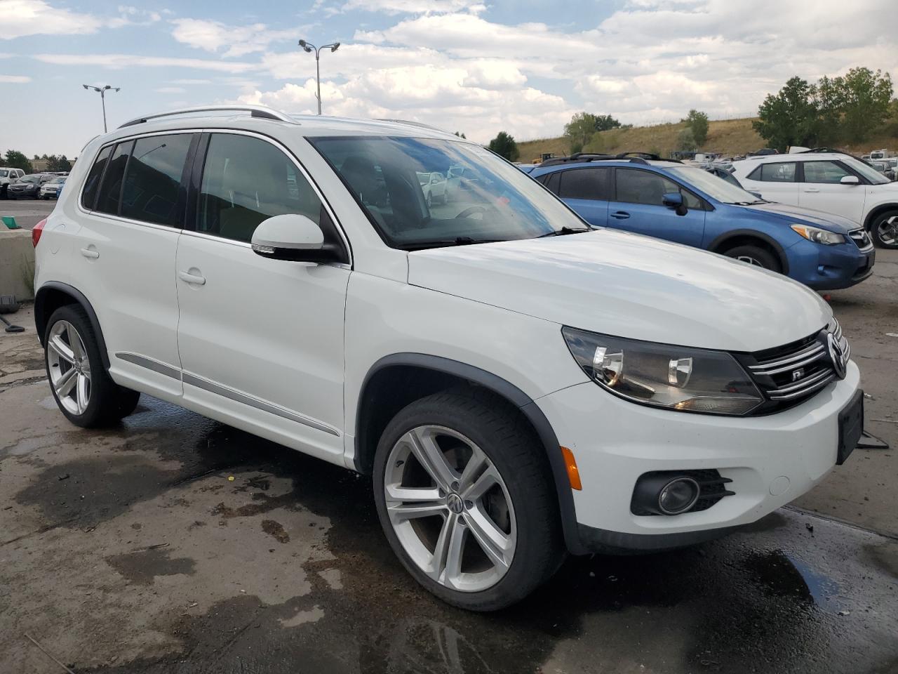 Volkswagen Tiguan S Image 6