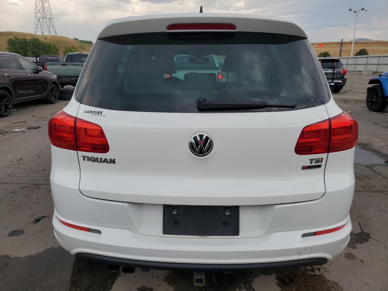 Volkswagen Tiguan S Image 3