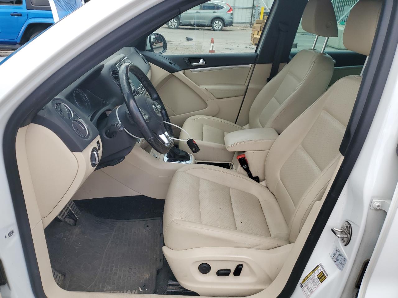 Volkswagen Tiguan S Image 7