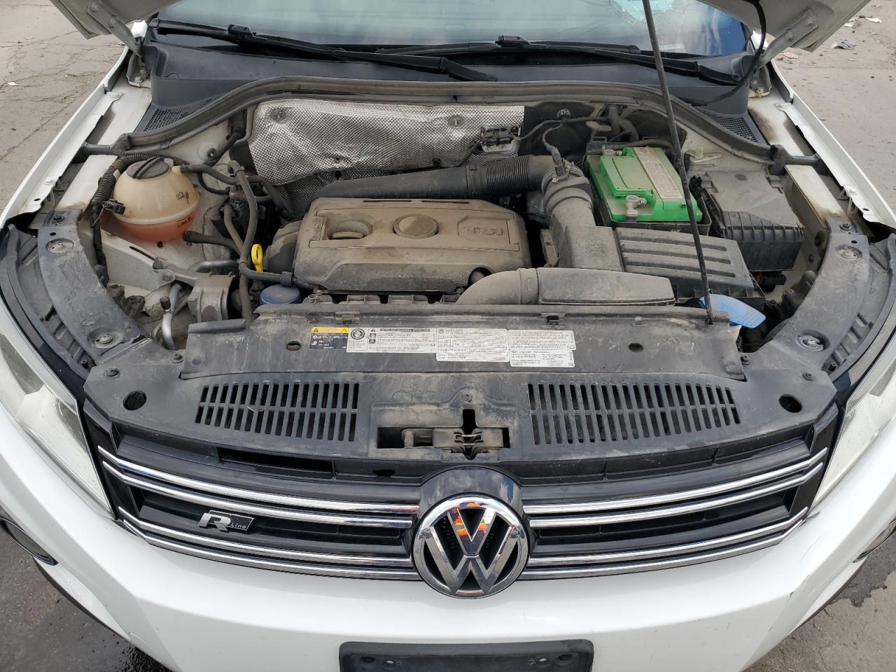 Volkswagen Tiguan S Image 11
