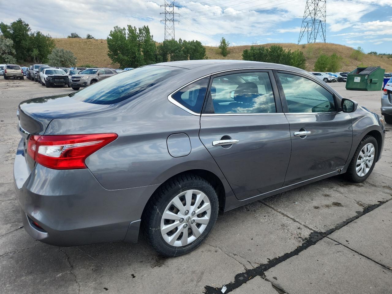 Nissan Sentra S Image 3