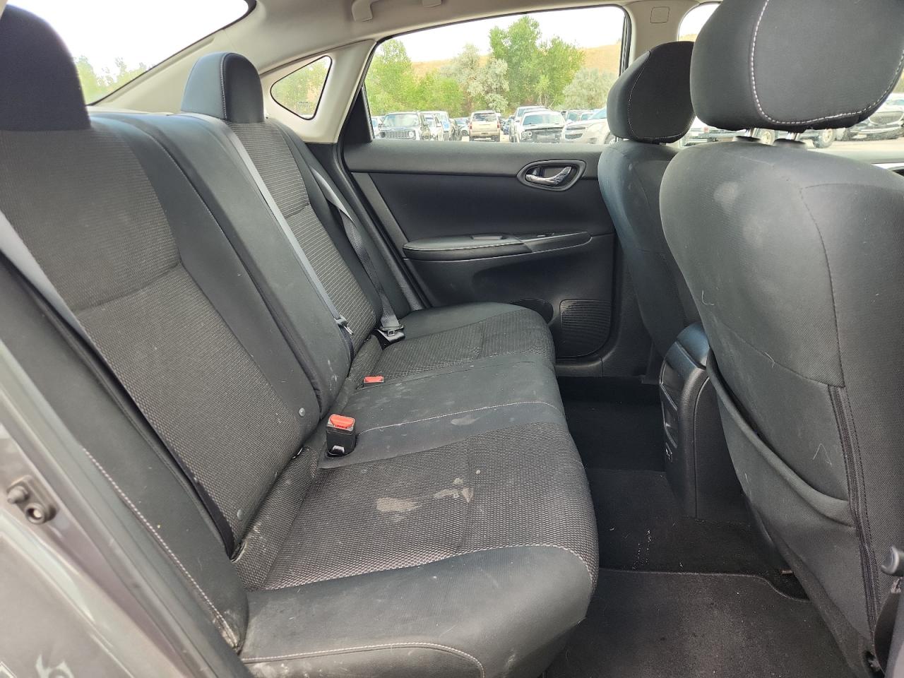 Nissan Sentra S Image 8