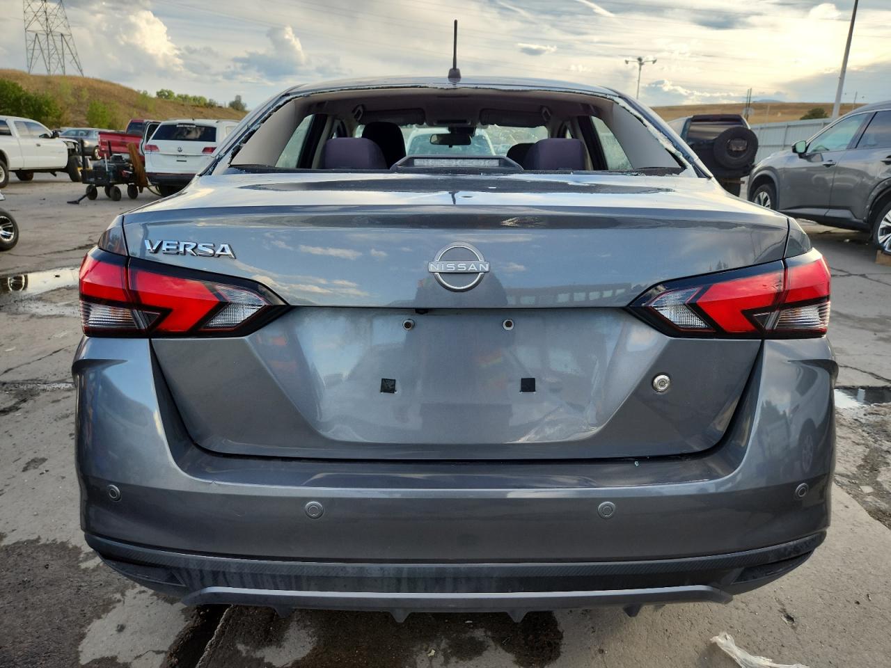 Nissan Versa S Image 3