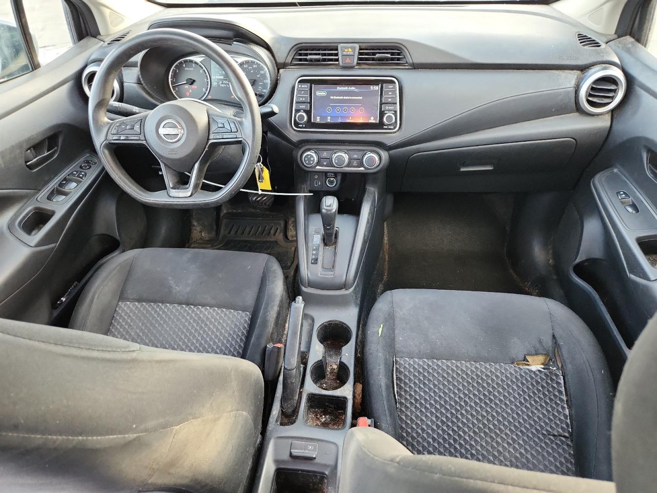 Nissan Versa S Image 6
