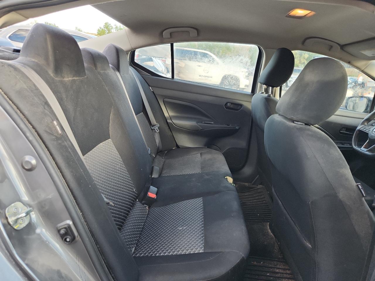 Nissan Versa S Image 2