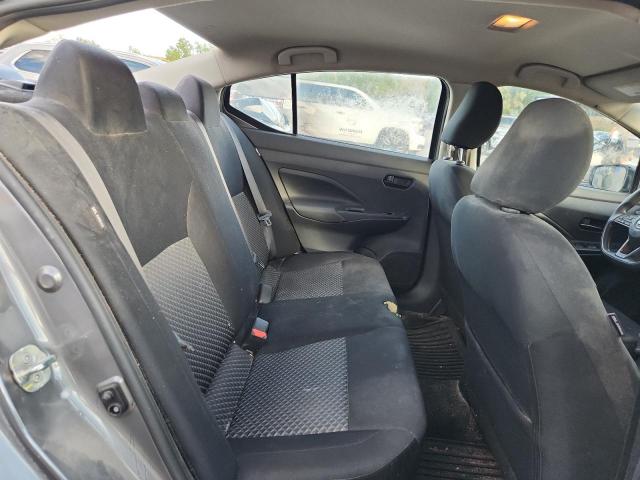 Nissan Versa S Image 2