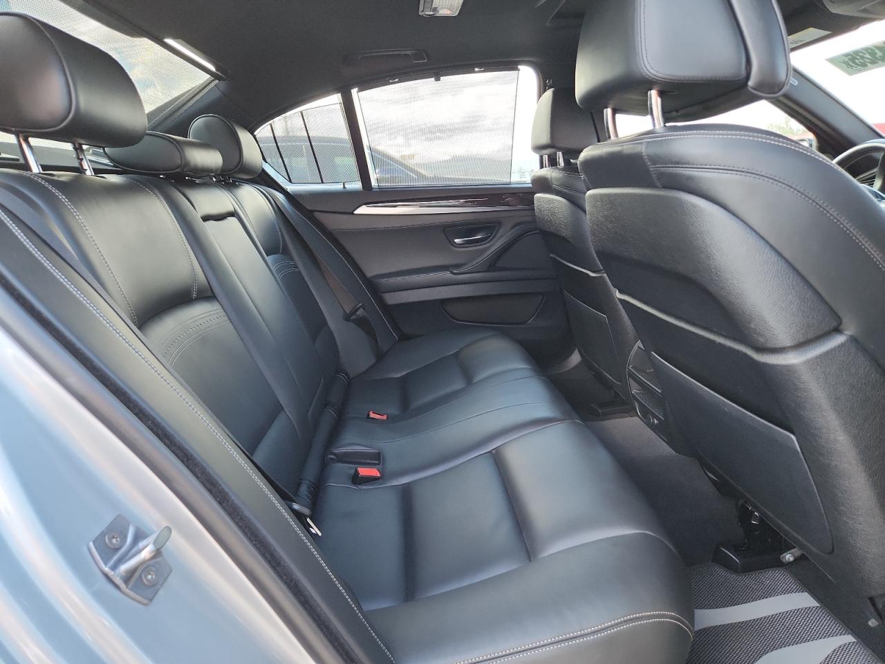 BMW 5 Series I Image 12