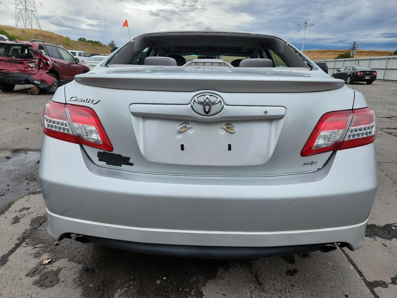 Toyota Camry Base Image 9