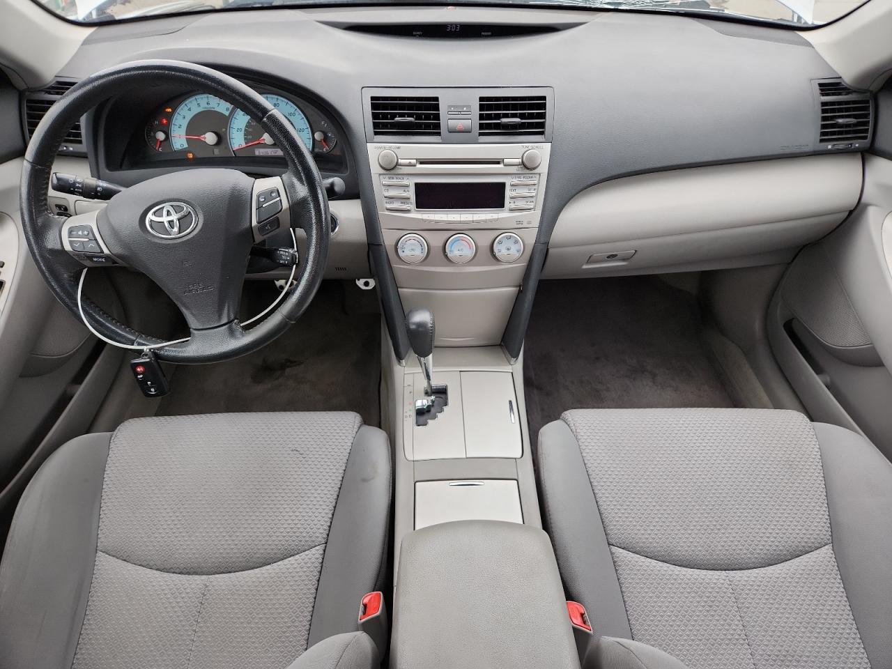 Toyota Camry Base Image 5
