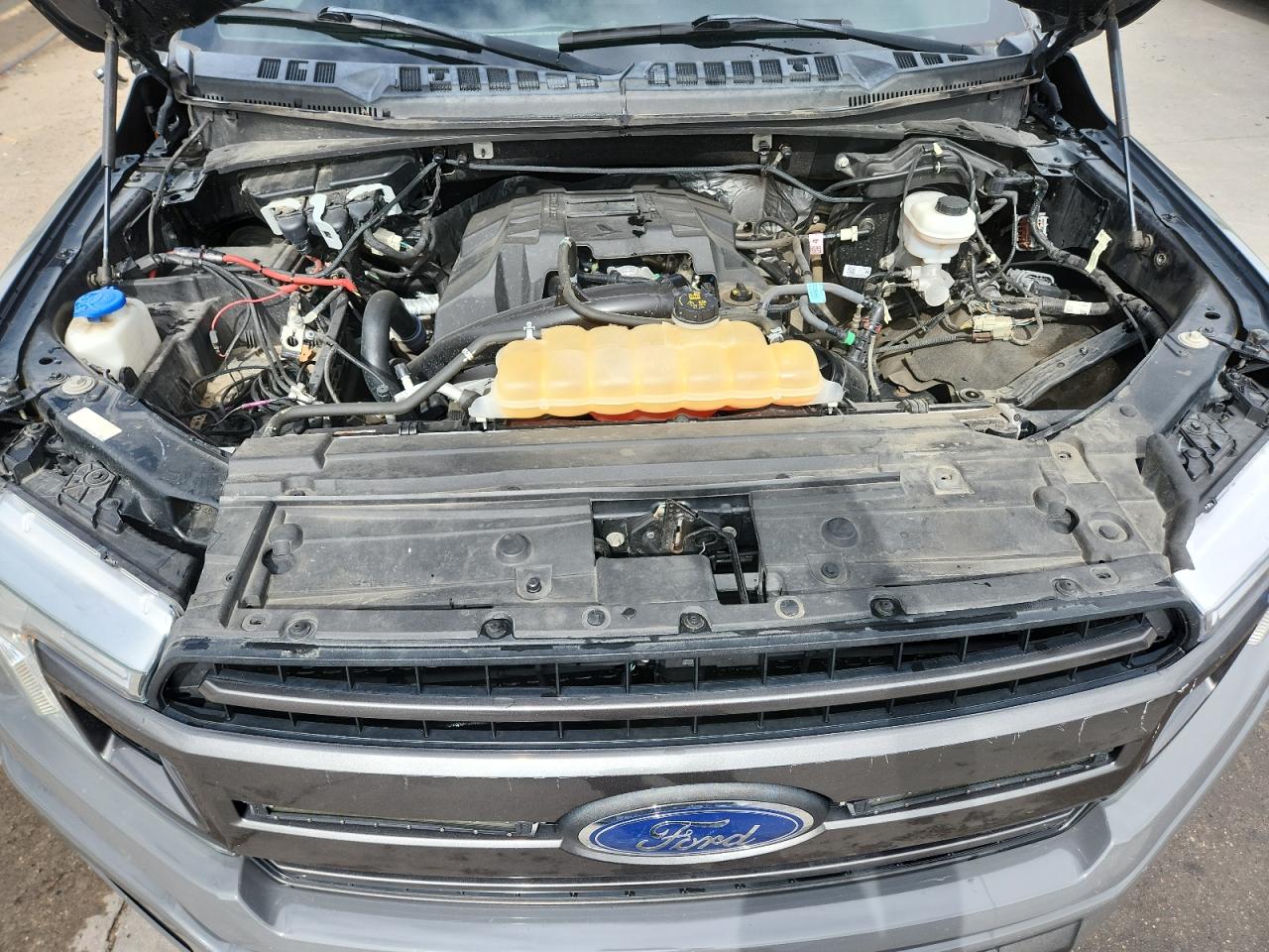 Ford F-150 Supercrew Image 8