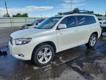  Salvage Toyota Highlander