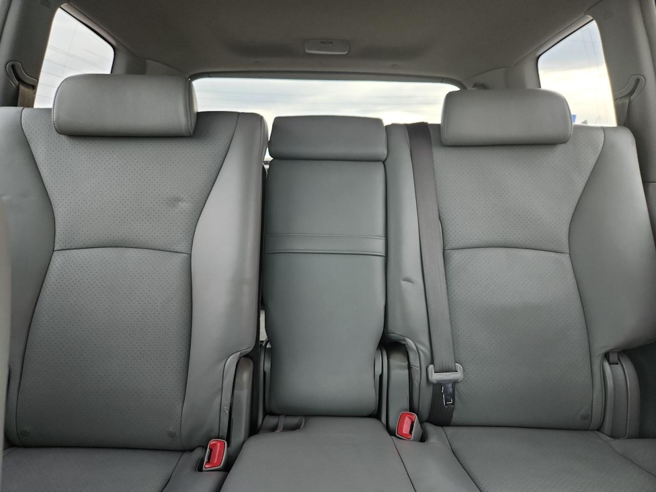 Toyota Highlander Hybrid Image 10