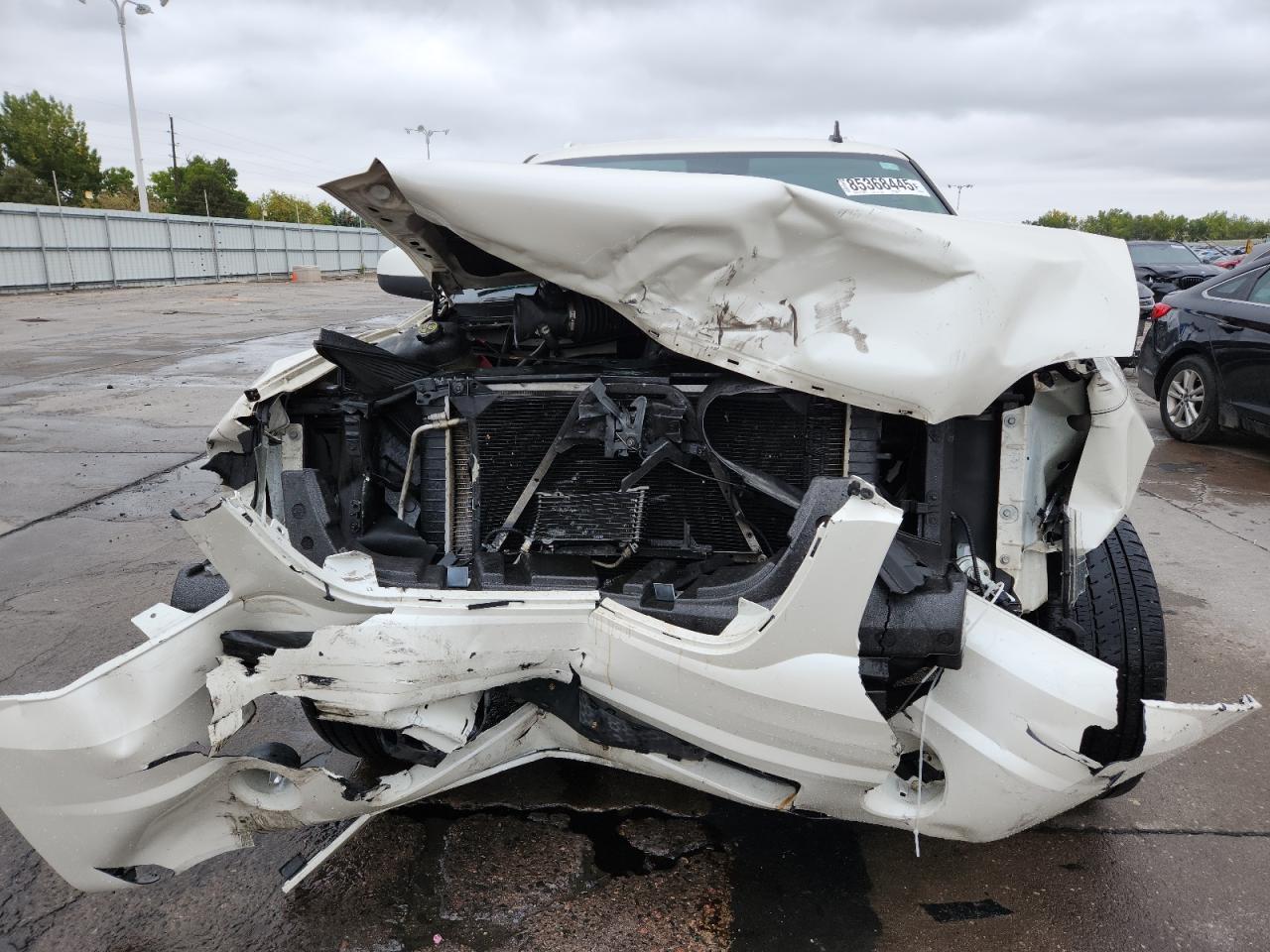 GMC Yukon Denali Image 5