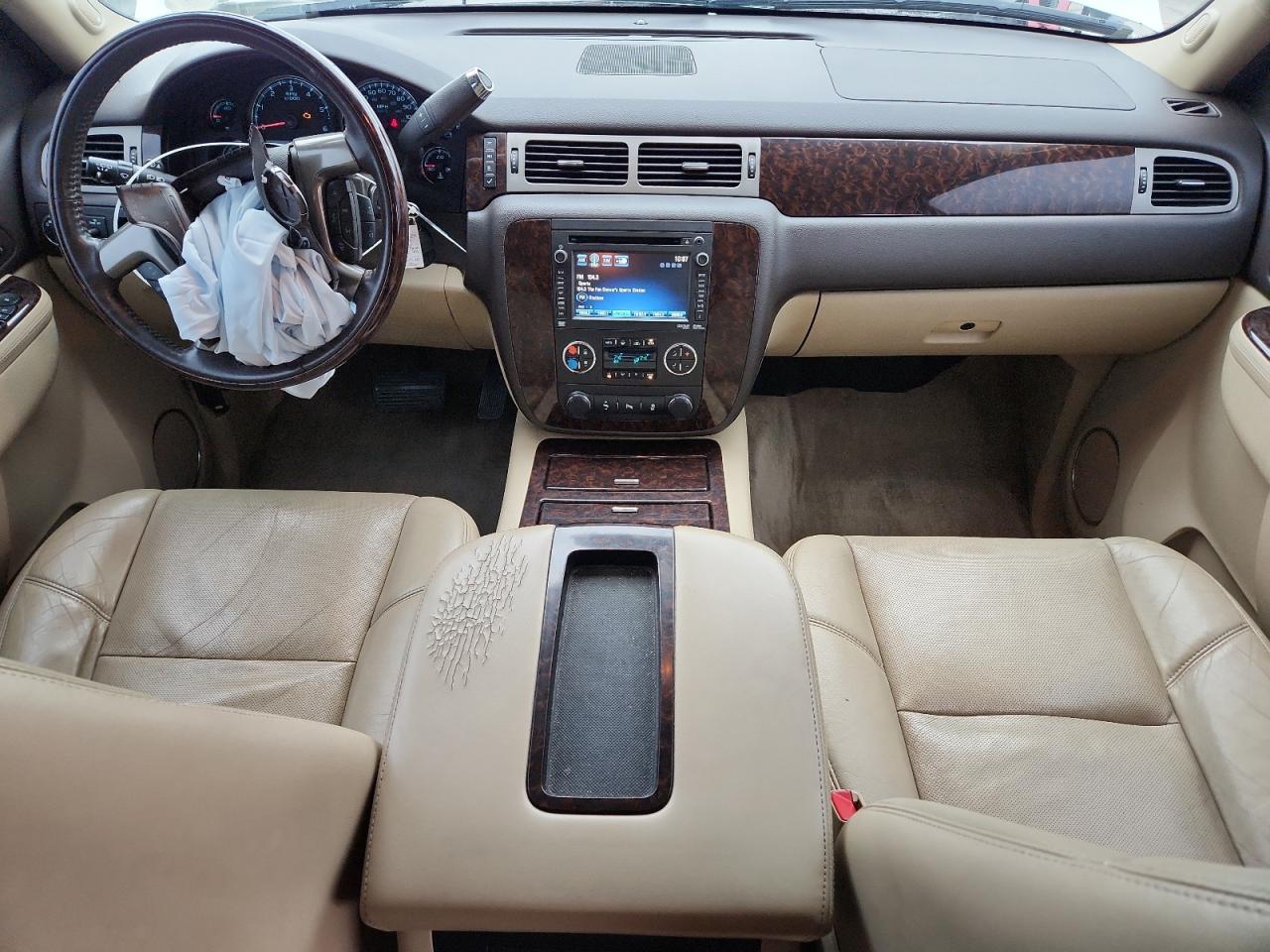 GMC Yukon Denali Image 7