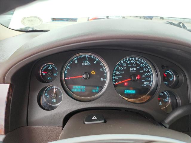 GMC Yukon Denali Image 8