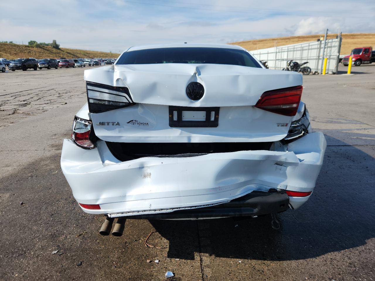 Volkswagen Jetta S Image 9