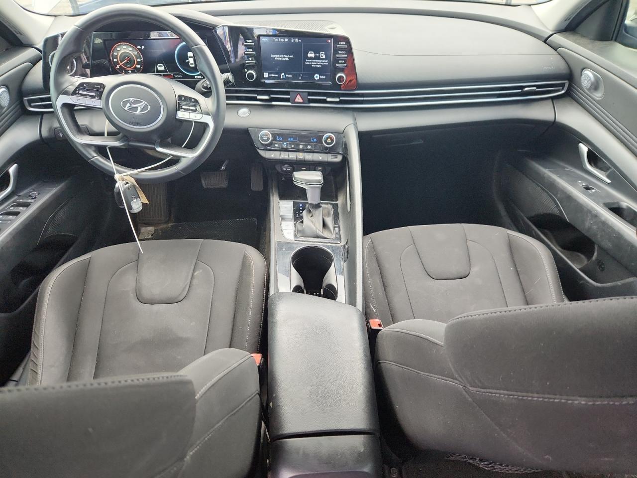 Hyundai ELANTRA Sel Image 2